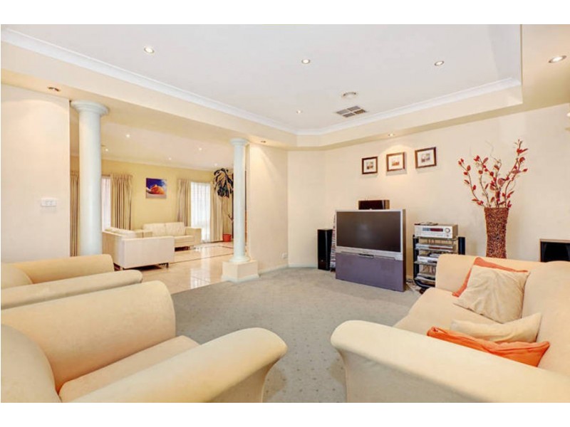 27 Kelland Avenue, Hillside VIC 3037