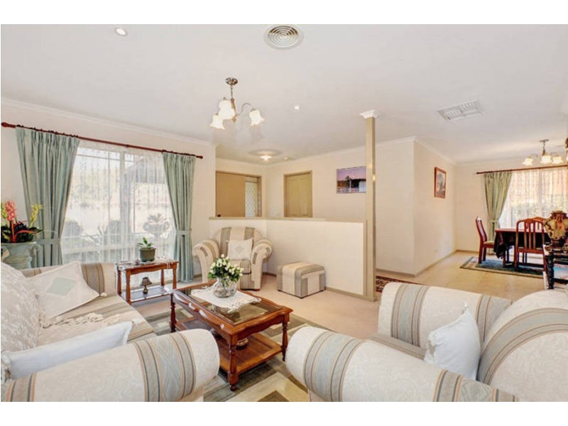 6 Tiffany Place, Sydenham VIC 3037