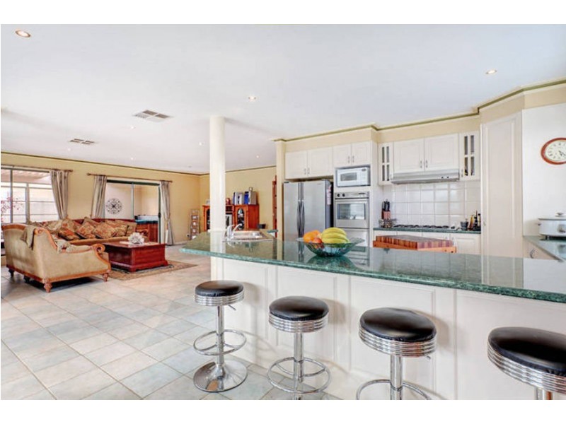 5 Hemar Crescent, Hillside VIC 3037