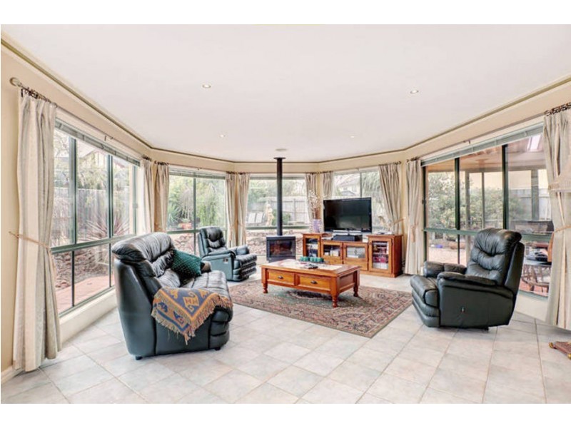 5 Hemar Crescent, Hillside VIC 3037