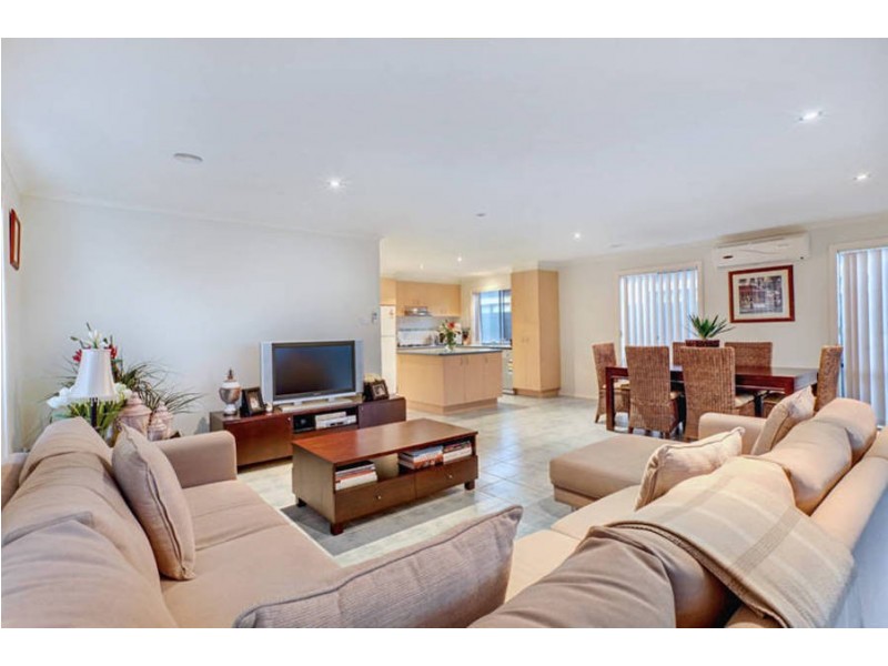 4 Clyde Close, Taylors Hill VIC 3037