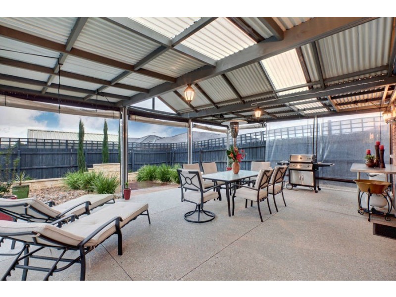 4 Clyde Close, Taylors Hill VIC 3037