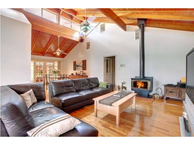 16 Australia Drive, Taylors Lakes VIC 3038