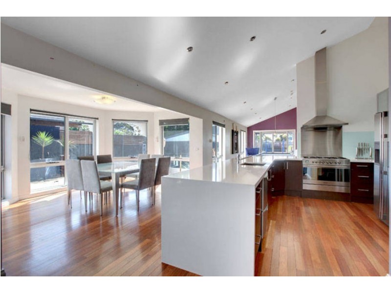 18 Beaumont Court, Sydenham VIC 3037