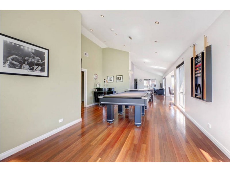 18 Beaumont Court, Sydenham VIC 3037