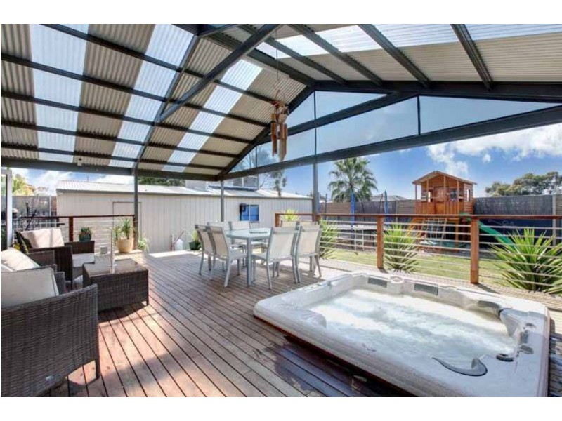 18 Beaumont Court, Sydenham VIC 3037