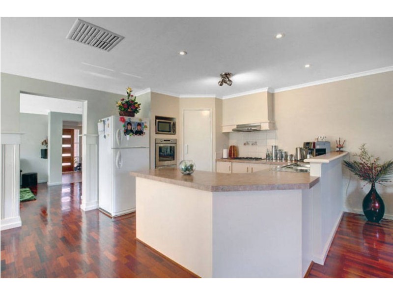 16 Vine Court, Hillside VIC 3037