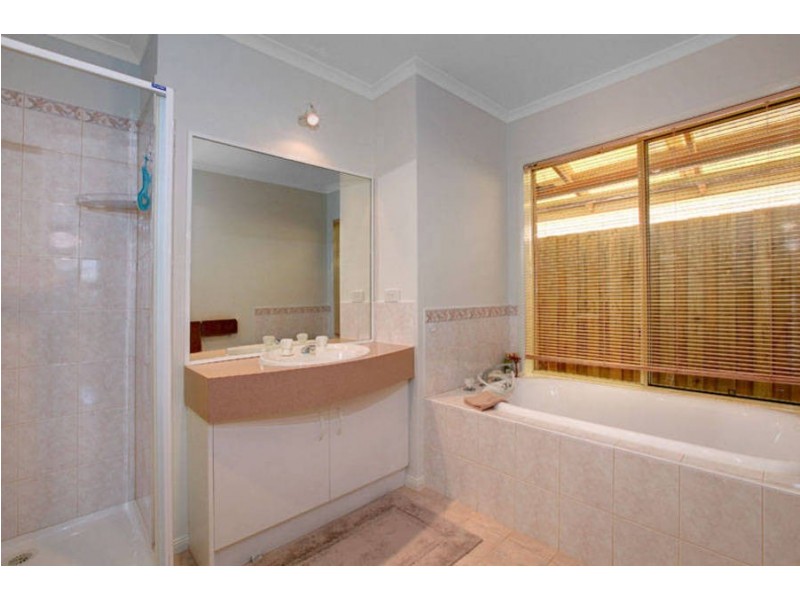 16 Vine Court, Hillside VIC 3037