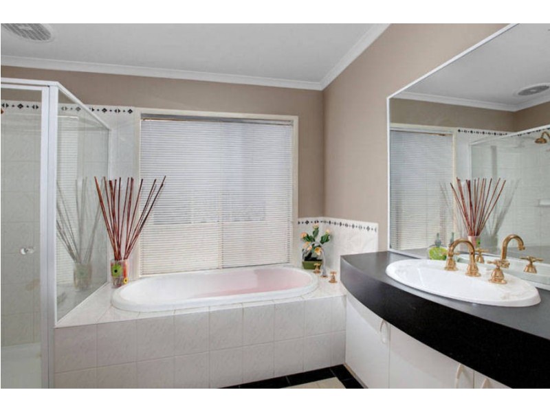 22 Torro Walk, Sydenham VIC 3037