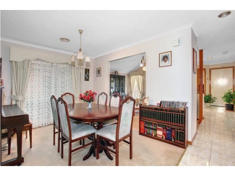 43 Delbridge Drive, Sydenham VIC 3037