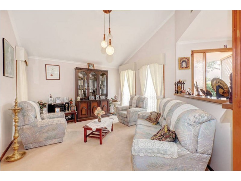 43 Delbridge Drive, Sydenham VIC 3037