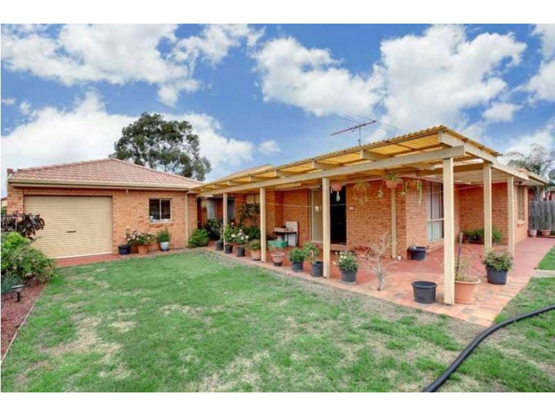43 Delbridge Drive, Sydenham VIC 3037