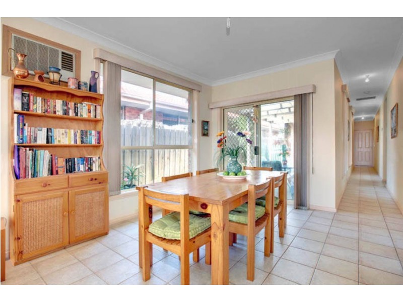 8a Di Beradino Way, Hillside VIC 3037