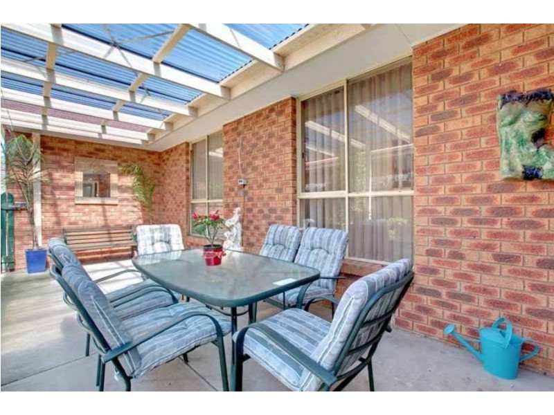 8a Di Beradino Way, Hillside VIC 3037