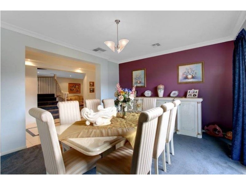 82 Robertsons Road, Taylors Lakes VIC 3038