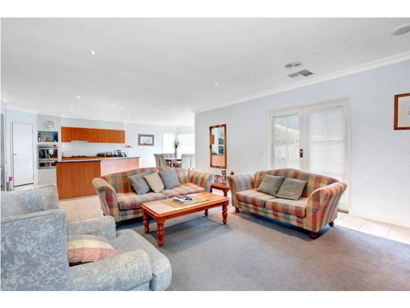 82 Robertsons Road, Taylors Lakes VIC 3038