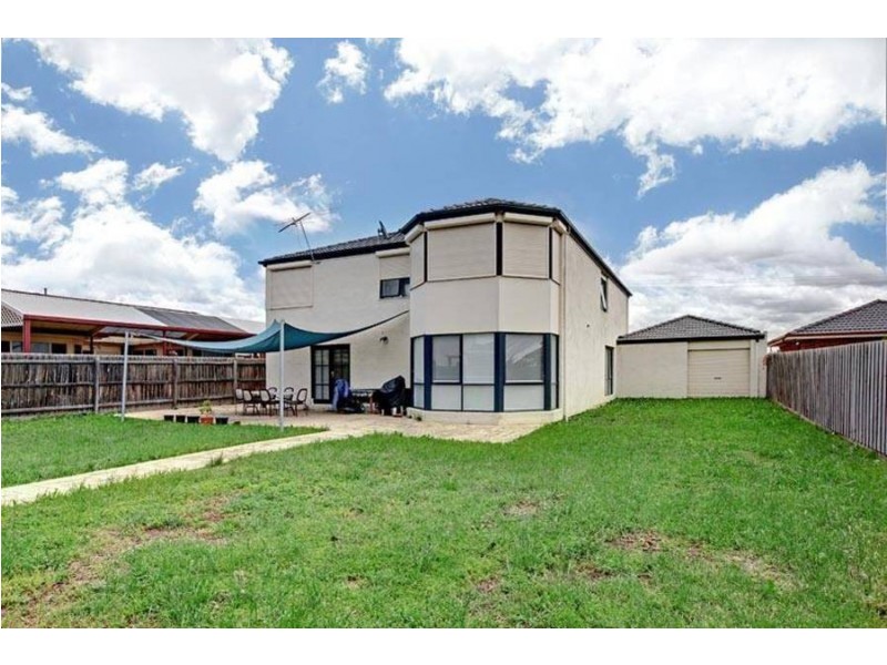 82 Robertsons Road, Taylors Lakes VIC 3038