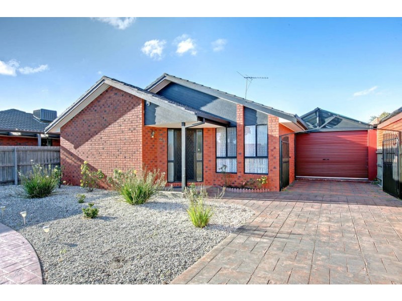 27 Barley Court, Delahey VIC 3037