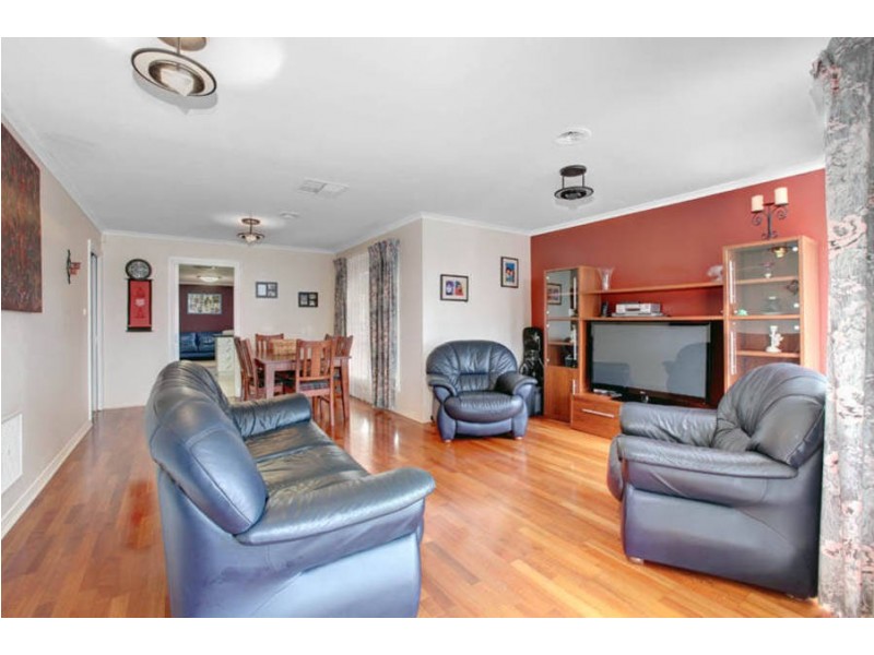 27 Barley Court, Delahey VIC 3037