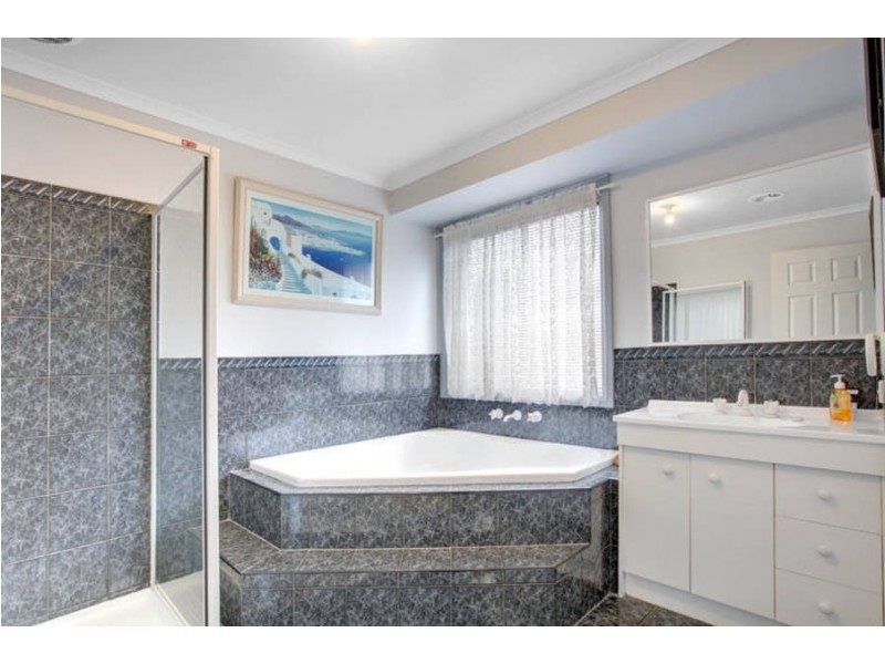 27 Barley Court, Delahey VIC 3037