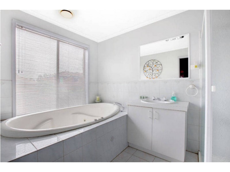 4 Rivergum Place, Hillside VIC 3037