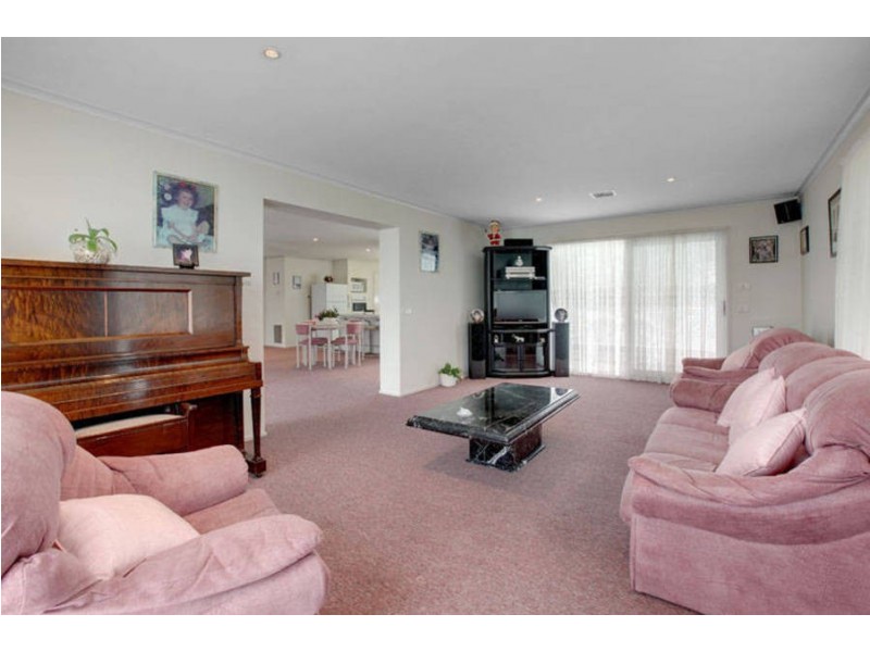 3 Boberrit Wynd, Sydenham VIC 3037