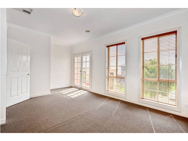 6 Oriana Way, Sydenham VIC 3037