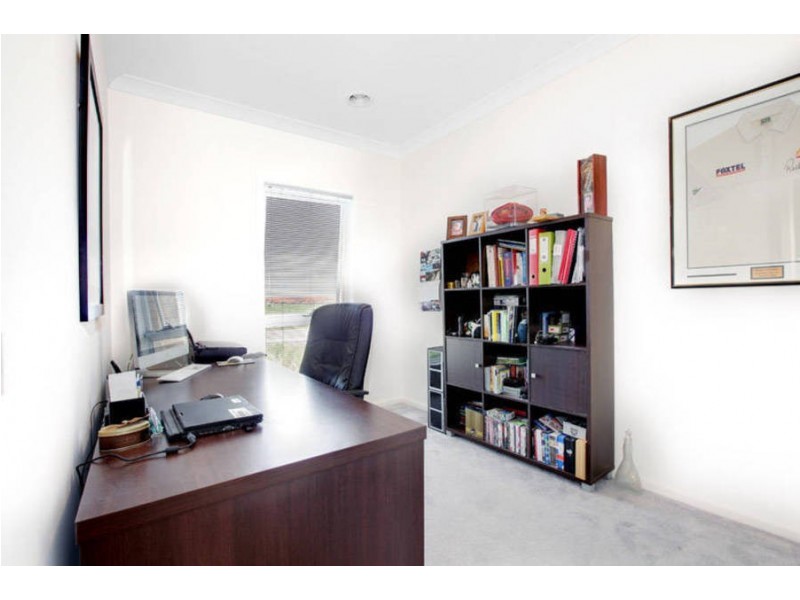 24 Eloura Circuit, Taylors Hill VIC 3037