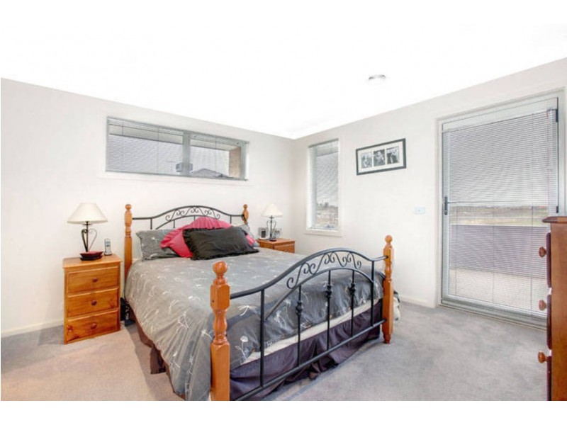 24 Eloura Circuit, Taylors Hill VIC 3037