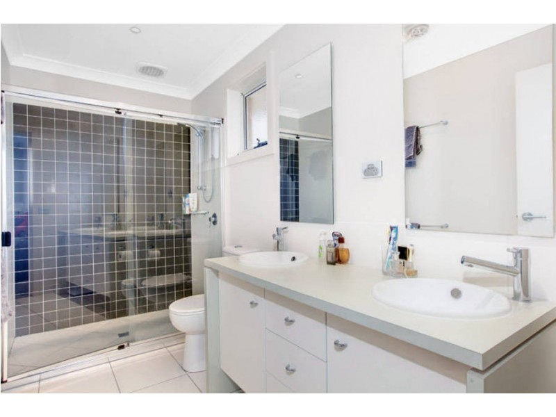 24 Eloura Circuit, Taylors Hill VIC 3037