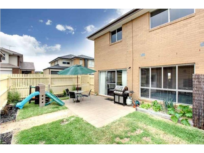 24 Eloura Circuit, Taylors Hill VIC 3037