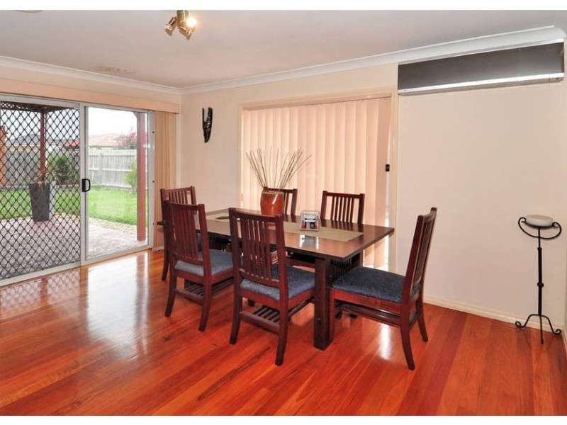4/2 Serrata Court, Hillside VIC 3037