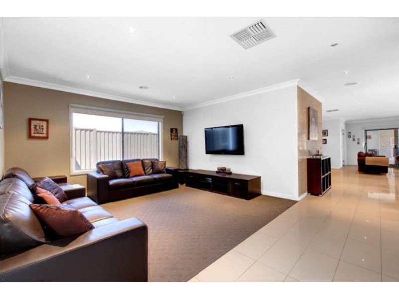 28 Flinders Street, Taylors Hill VIC 3037