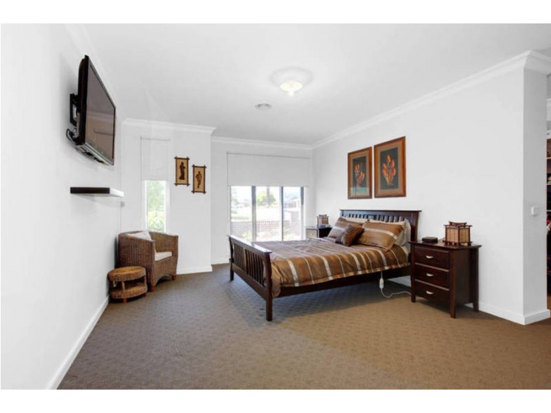 28 Flinders Street, Taylors Hill VIC 3037