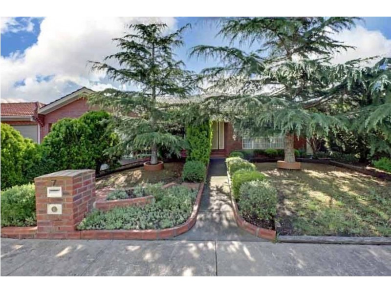 7 Reed Crescent, Taylors Lakes VIC 3038
