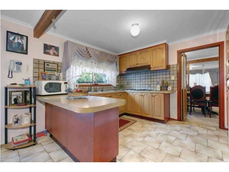 7 Reed Crescent, Taylors Lakes VIC 3038