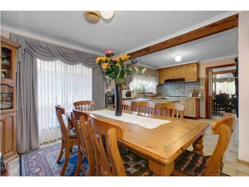 7 Reed Crescent, Taylors Lakes VIC 3038