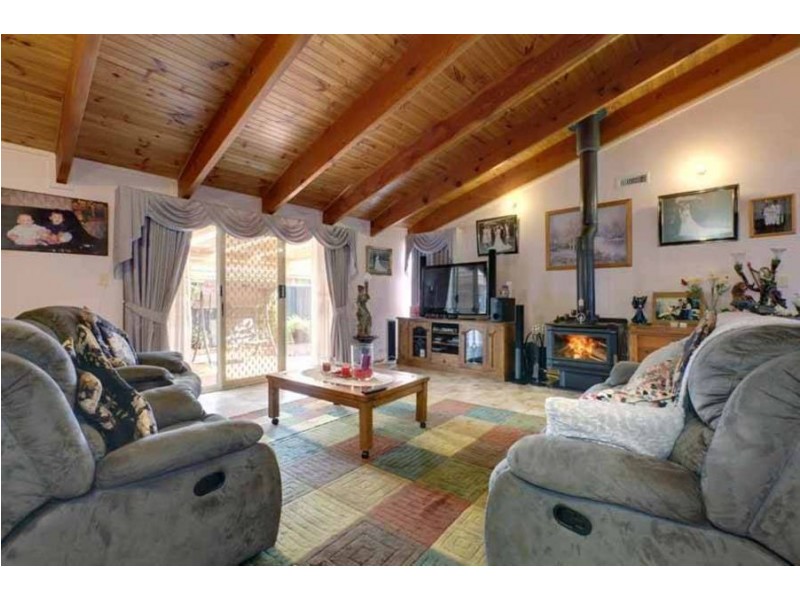 7 Reed Crescent, Taylors Lakes VIC 3038