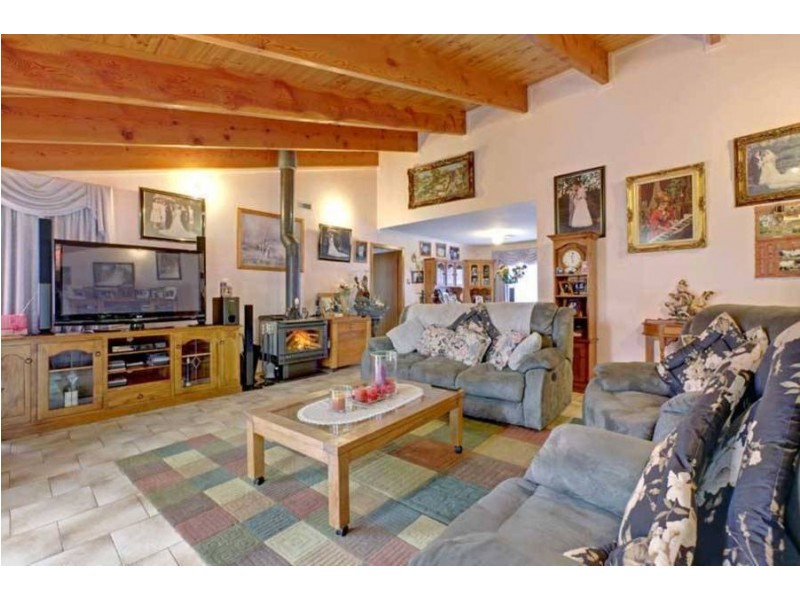 7 Reed Crescent, Taylors Lakes VIC 3038