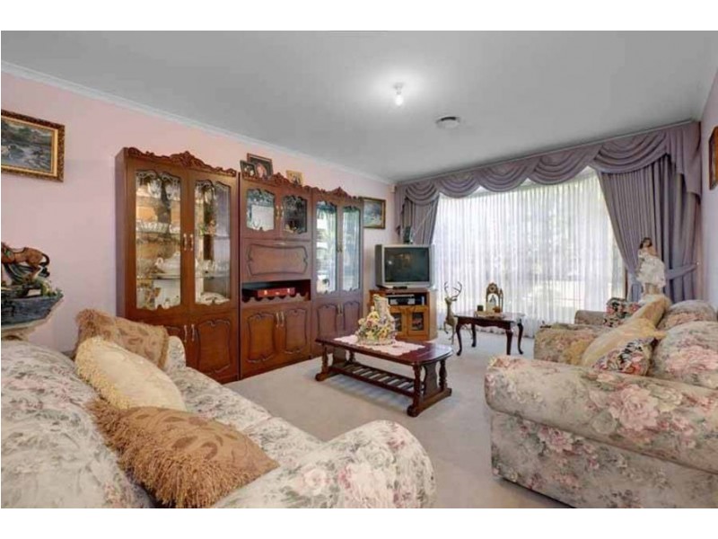 7 Reed Crescent, Taylors Lakes VIC 3038