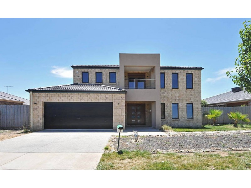 7 Mosman Grove, Taylors Hill VIC 3037