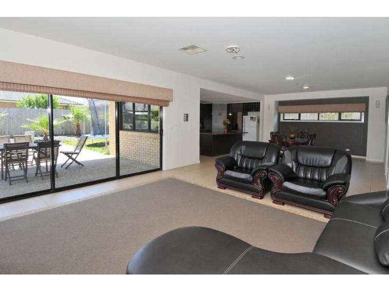 7 Mosman Grove, Taylors Hill VIC 3037