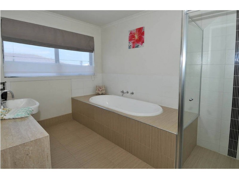 7 Mosman Grove, Taylors Hill VIC 3037