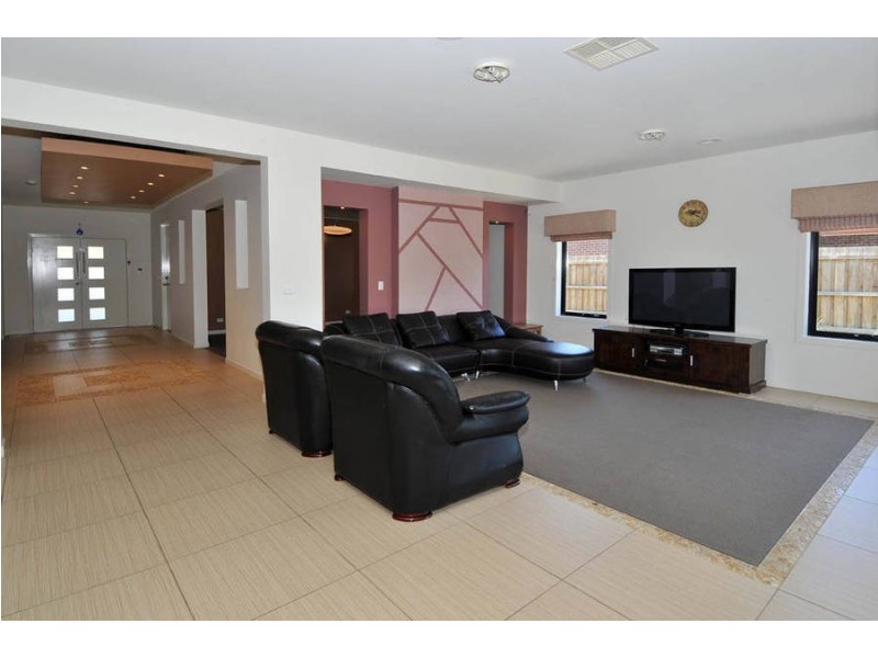 7 Mosman Grove, Taylors Hill VIC 3037