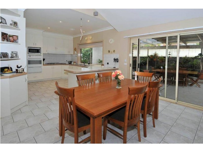 7 Cadrona Court, Hillside VIC 3037