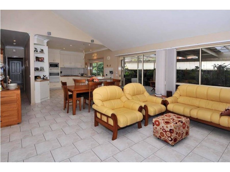 7 Cadrona Court, Hillside VIC 3037