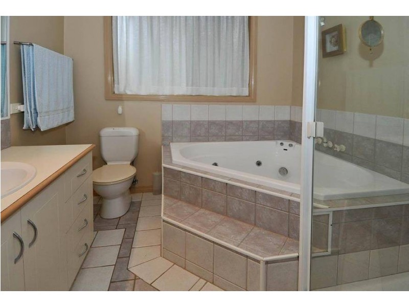 7 Cadrona Court, Hillside VIC 3037