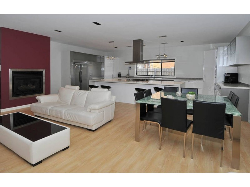 4 Forbes Place, Taylors Hill VIC 3037