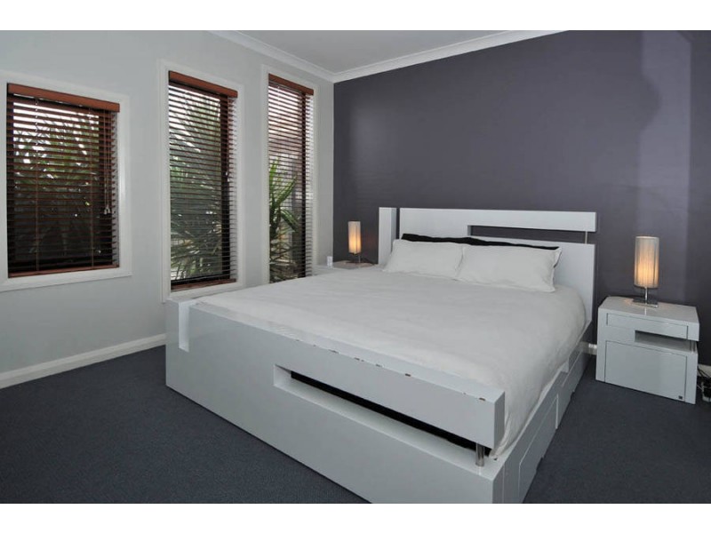 4 Forbes Place, Taylors Hill VIC 3037