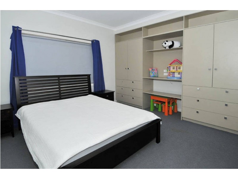 4 Forbes Place, Taylors Hill VIC 3037